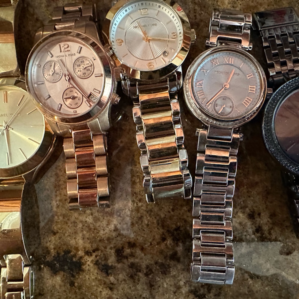 A bundle of Micheal Kors watches, great condition, big all need batteries.